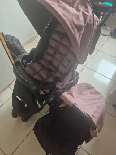 Vendo carrinho de bebê completo!