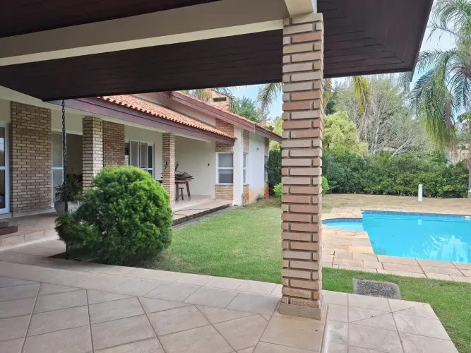 Casa térrea no belo Condomínio Vale do lago Residencial - Sorocaba-SP