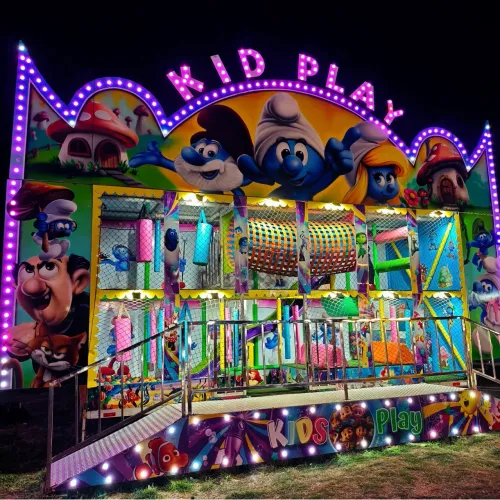 Kid play sobre reboque