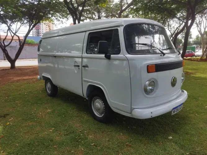 Volkswagen Kombi Furgão (álcool) 2004