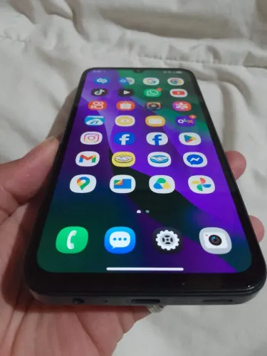 Samsung Galaxy A15 5G 128GB 6GB Detalhe pequena trinca na tela mas não interfere em nada 