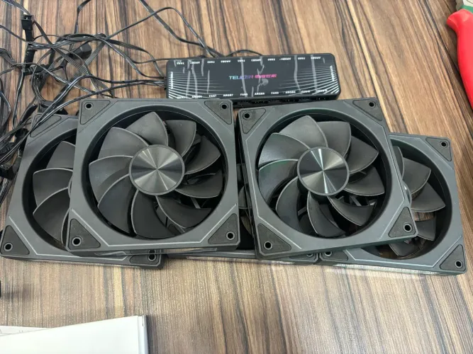 9 fans argb + controladora