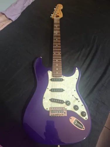 Guitarra Phoenix seminova + Amplificador Mackintec novo+ Cabo
