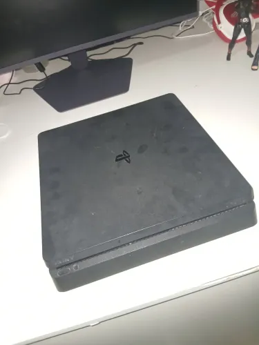 PS4 Slim com defeito