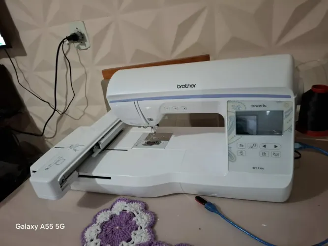 Máquina de bordar brother 