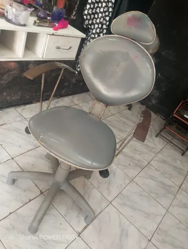 Cadeira boa e barata para seu estabelecimento em bom estado