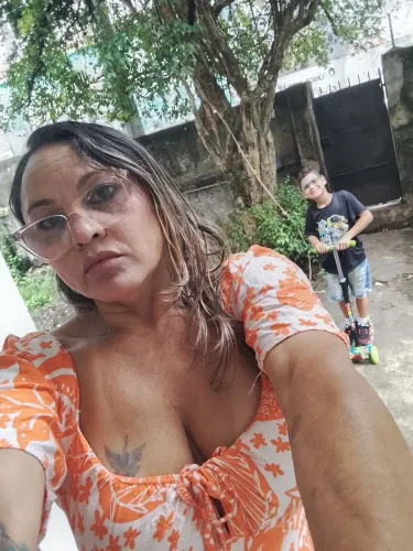 serviços domésticos:faxina, posso roupa .