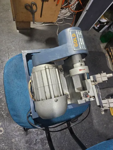 Máquina copiadora de chaves, Marca Gold, 2400$