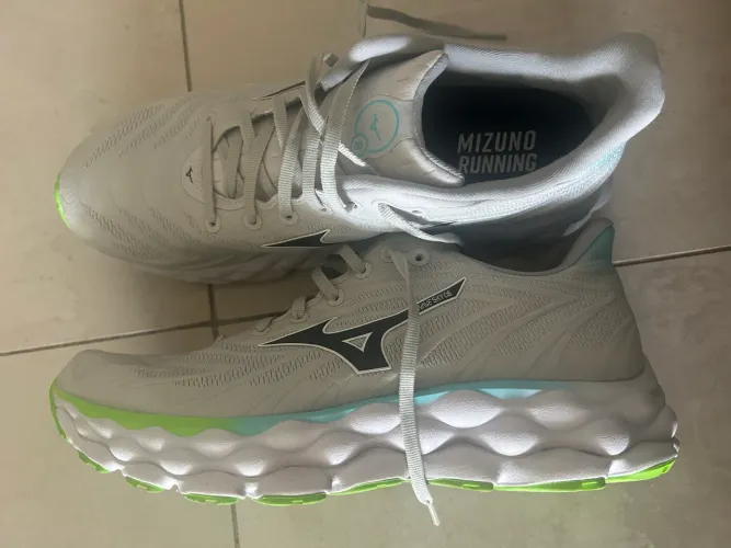 Mizuno Wave Sky 8