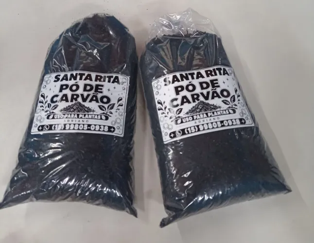 Pó de carvão para plantas