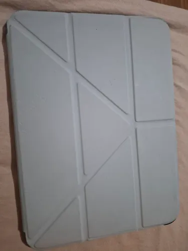 Vendo Ipad A16 bateria ótima 97% comprado fora do Brasil , com garantia até março de 2027