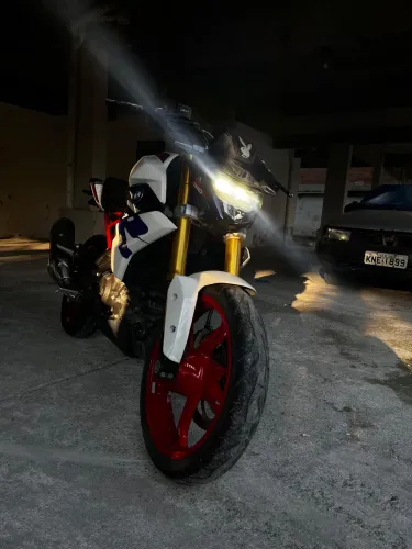 Vendo  moto BMW nova 2022, aceito troca .