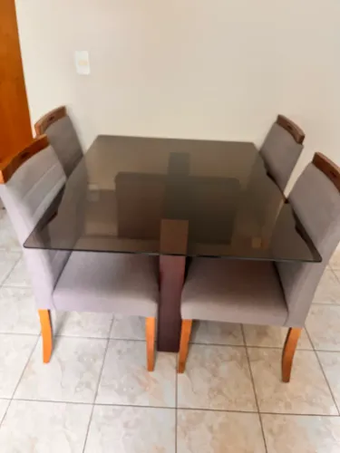 Mesa de Jantar com Tampo de Vidro + 4 Cadeiras - Excelente Estado