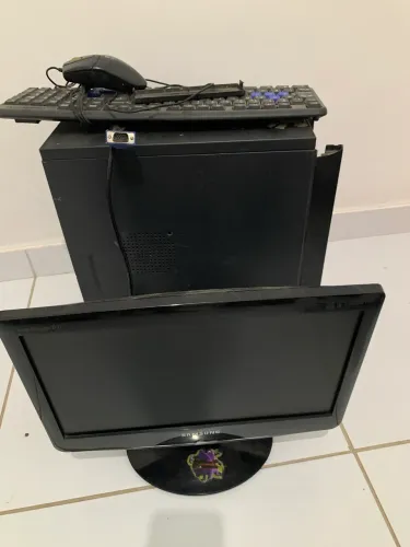 Vendo computador completo, observação: ele liga mas não da imagem