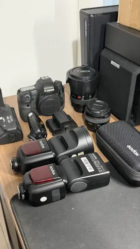 Kit Canon completo - 6D Mark I, 24-105mm, 50mm e mais