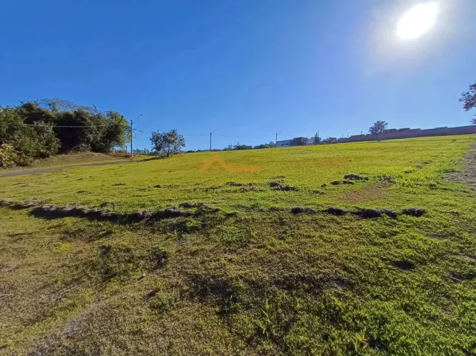 Terreno à venda no Condomínio Fazenda Alta Vista em Salto de Pirapora com 1806m²