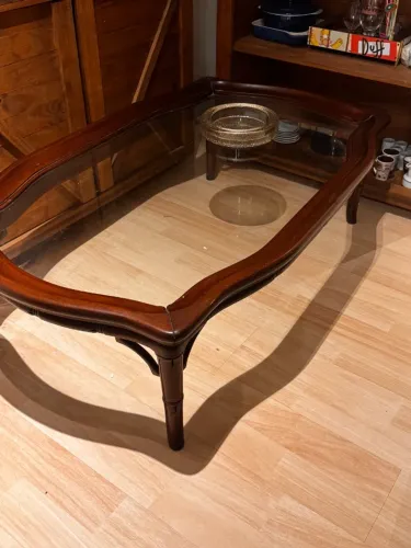 Mesa de centro pequeno em madeira maciça 