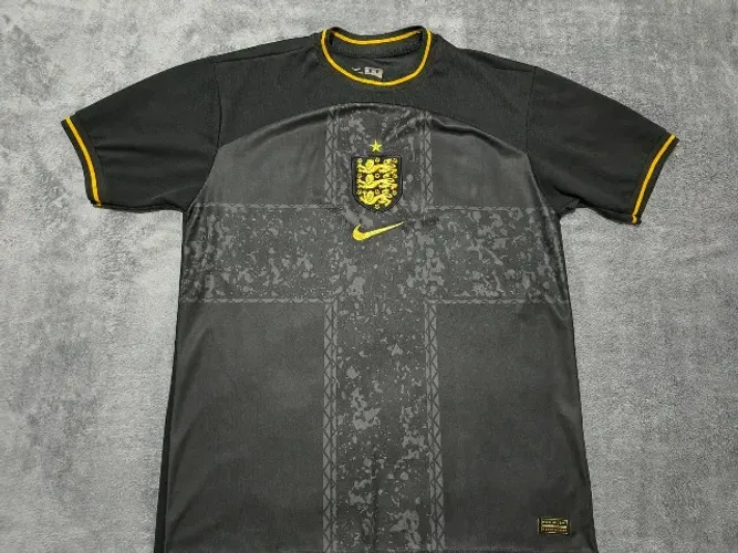 Camisa Inglaterra 2022 retrô Nike, tamanho G (57x77cm). Excelente estado!