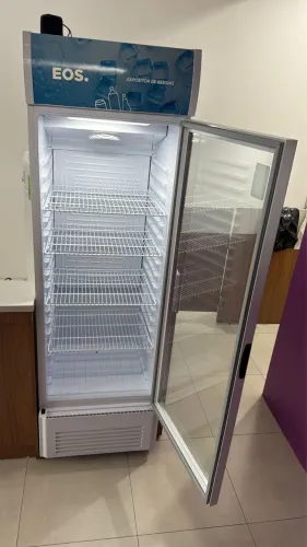 Refrigerador Vertical EOS de 368 litros,
