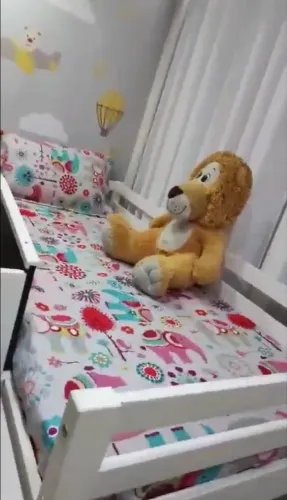 Cama beliche berço montessori com escorrega 