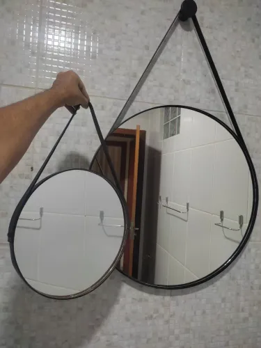 2 espelhos um grande e um pequeno