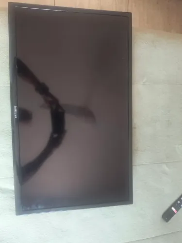 Tv Samsung 32 polegadas , não é smart , com defeito 