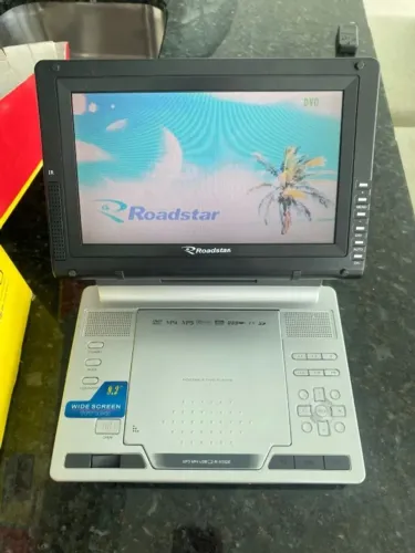 DVD Player Portátil com tela 9.2" Roadstar (c/ defeito)