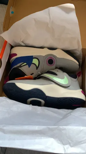 TÊNIS NIKE BASQUETE/ VÔLEI, TEAM HUSTLE D11
