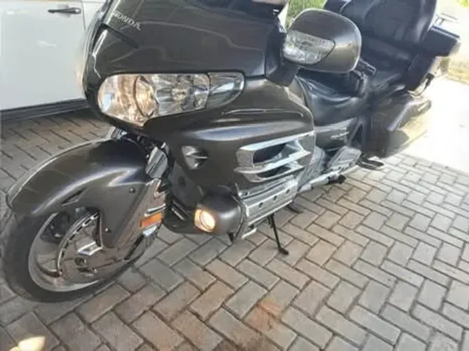Honda Gold Wing GL1800 - 2010? LEIA A DESCRIÇÃO
