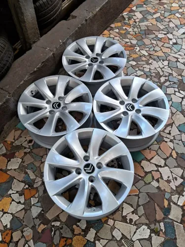 Jogo de rodas de liga leve aro 16/4 furos originais Citroën C3 C4 e outros