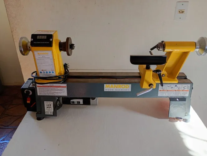 Vendo torno de bancada Manrod