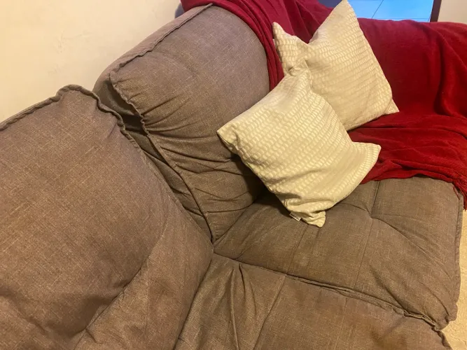 Sofá usado dois lugares (2,10m) em ótimo estado