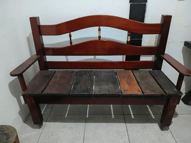 Banco de madeira