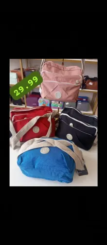 Bolsa feminina de lado 