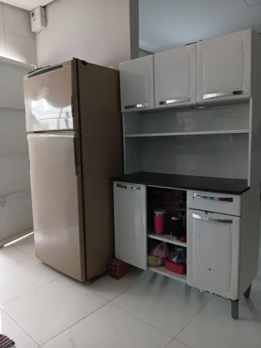 Geladeira duplex com armário de aço usado