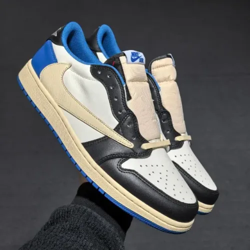 Tênis Nike Air Jordan 1 Retro Low OG SP x Fragment Design x Travis Scott