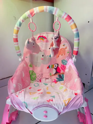 Cadeirinha de descanso e balanço vibratória com musical 