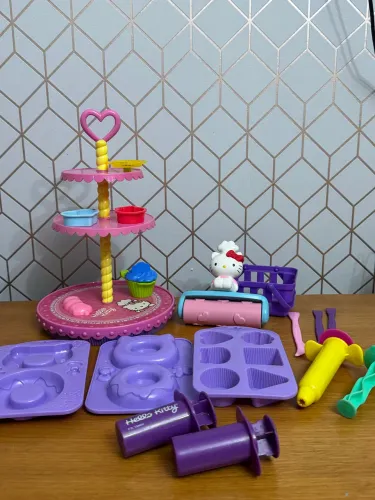 Kit confeitaria de massinha Hello Kitty e Play-Doh - completo + acessórios