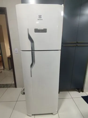 GELADEIRA ELETROLUX DNF41 371L FROST FREE