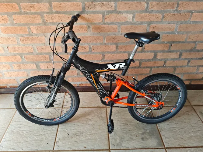 BICICLETA TRACK & BIKES