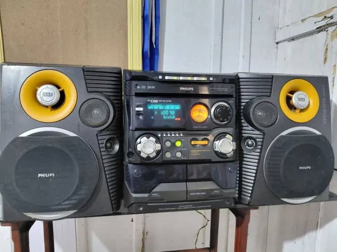 Aparelho de som Philips minisysten FWC505 funciona radio tocafita cd precisa reparos