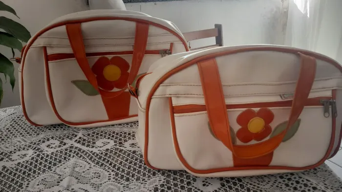 Conjunto de bolsa para maternidade 1 grande outra pequena , material muito bom