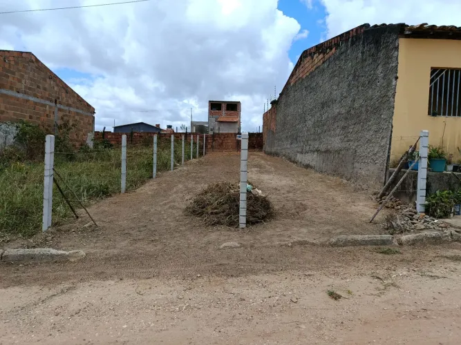 Terreno 6 e meio de frente 6 de fundo e 20 de comprimento 