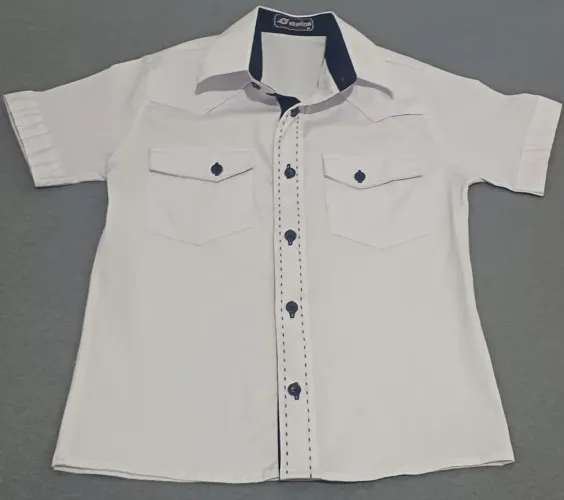 Camisa tamanho M infantil veste de 6 a 8 anos , usada em perfeito estado