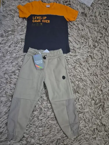 Calça e camiseta infantil