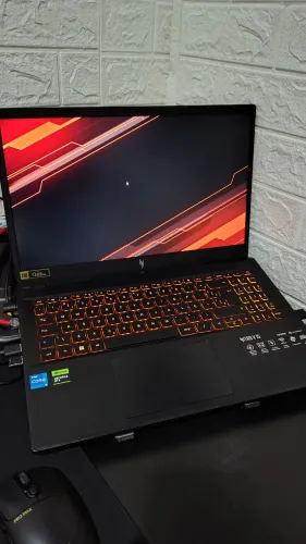 Notebook Acer nitro V 15 / tela 165Hz - Novo