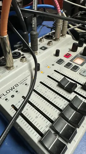 FLOW 8 Behringer