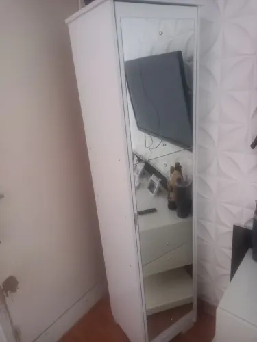 Vendo armário multiuso com espelho na porta 