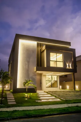 Casa de condomínio para venda tem 351 metros quadrados com 6 quartos