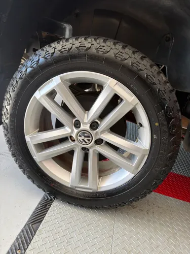 Jogo rodas Amarok aro 19 original com pneus seminovos 255/55r19 parcelo no cartão